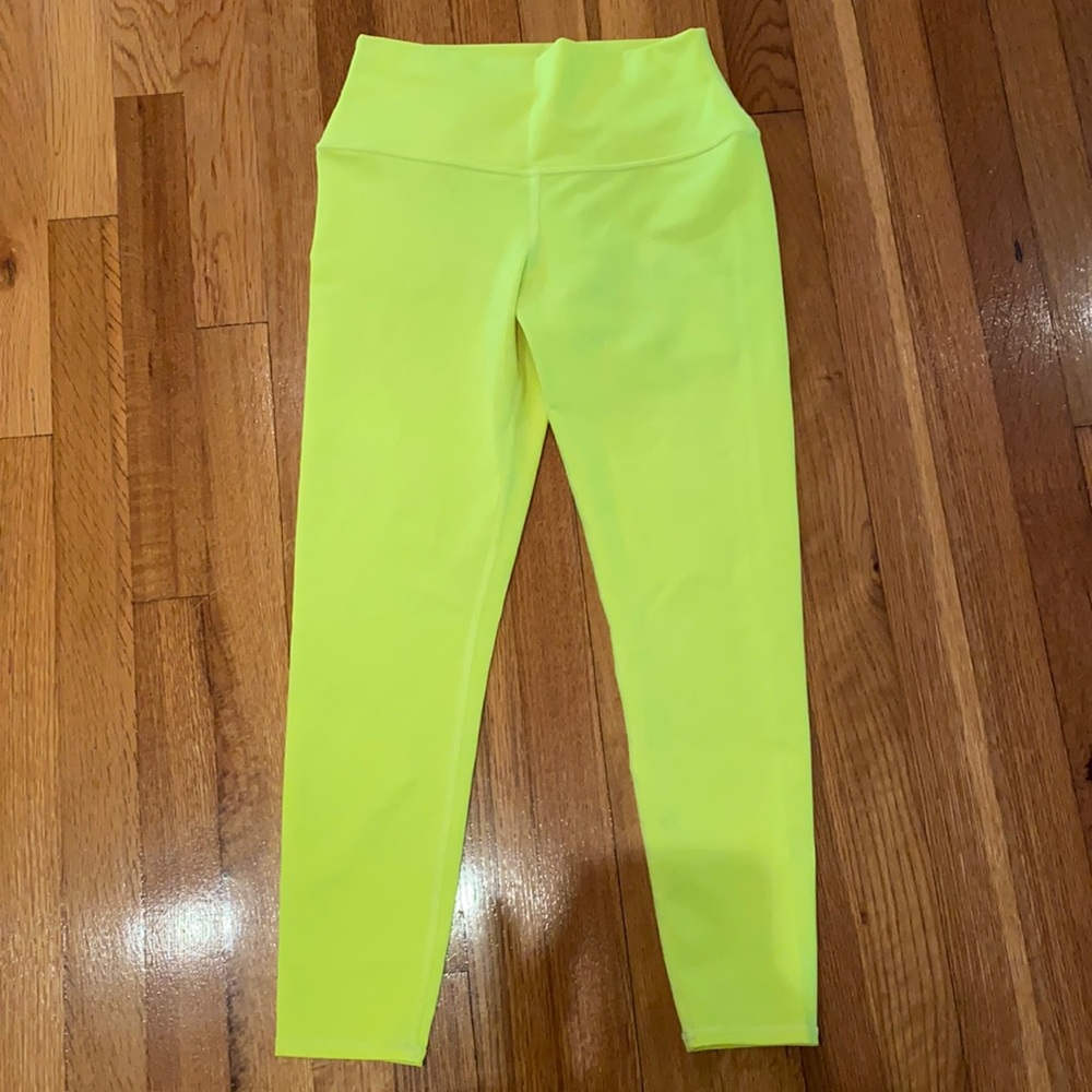 Alo yoga pant in neon yellow size M